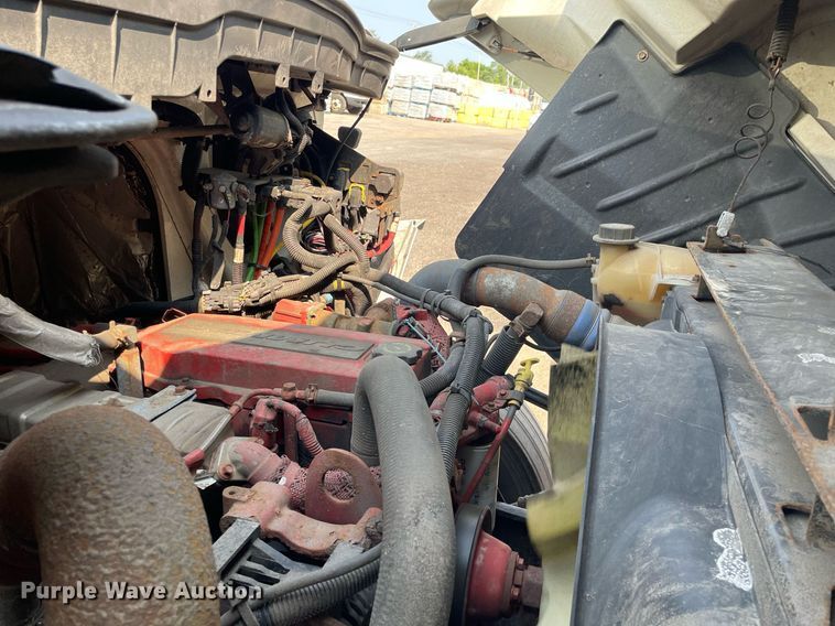 image for item DS8805 2016 International DuraStar 4300  spreader truck