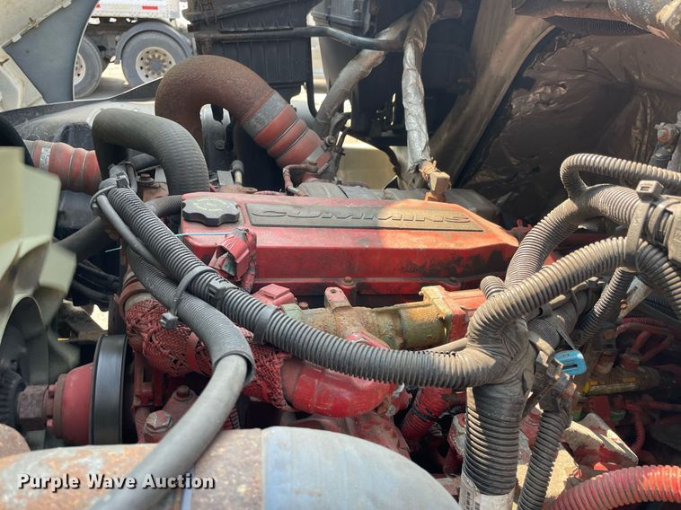 image for item DS8805 2016 International DuraStar 4300  spreader truck