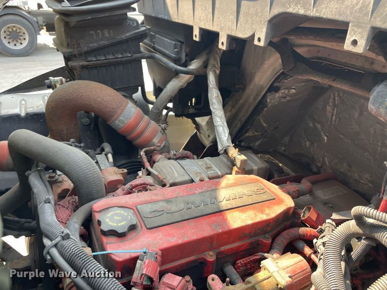 image for item DS8805 2016 International DuraStar 4300  spreader truck