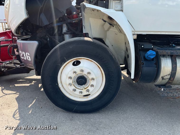 image for item DS8805 2016 International DuraStar 4300  spreader truck