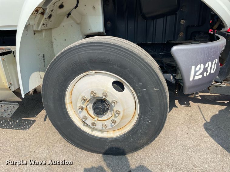 image for item DS8805 2016 International DuraStar 4300  spreader truck