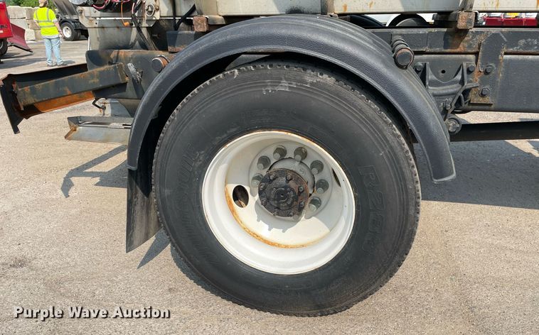 image for item DS8805 2016 International DuraStar 4300  spreader truck