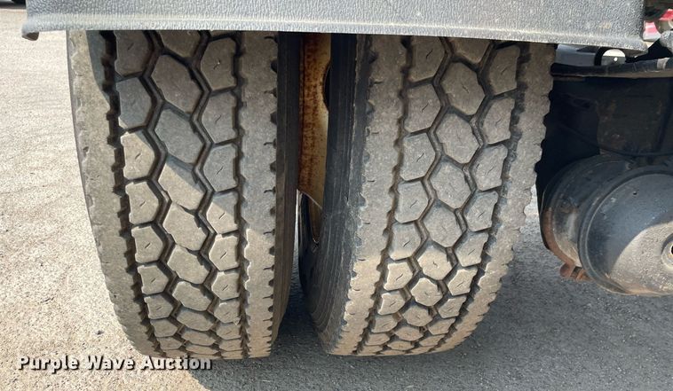 image for item DS8805 2016 International DuraStar 4300  spreader truck