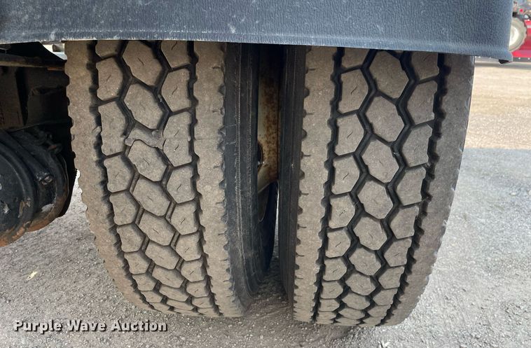 image for item DS8805 2016 International DuraStar 4300  spreader truck