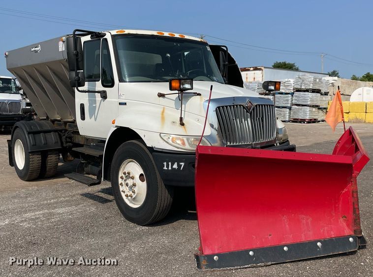 image for item DS8806 2009 International DuraStar 4300  spreader truck
