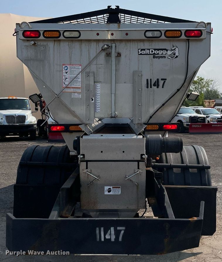 image for item DS8806 2009 International DuraStar 4300  spreader truck