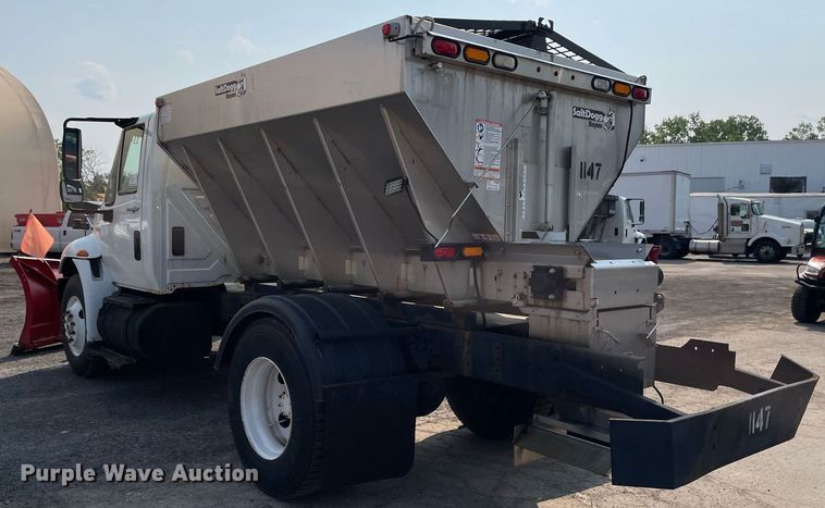 image for item DS8806 2009 International DuraStar 4300  spreader truck