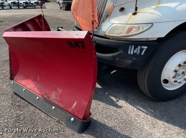 image for item DS8806 2009 International DuraStar 4300  spreader truck