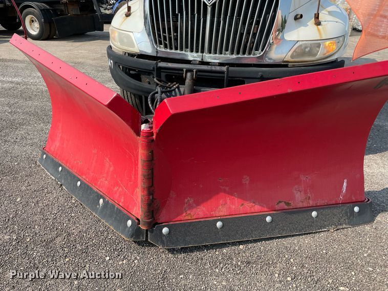 image for item DS8806 2009 International DuraStar 4300  spreader truck