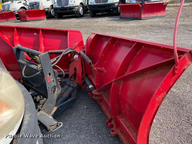 image for item DS8806 2009 International DuraStar 4300  spreader truck