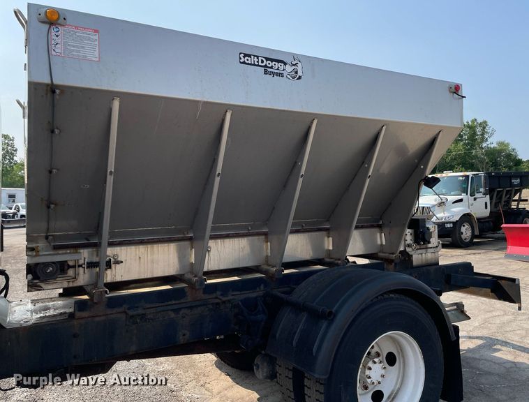 image for item DS8806 2009 International DuraStar 4300  spreader truck