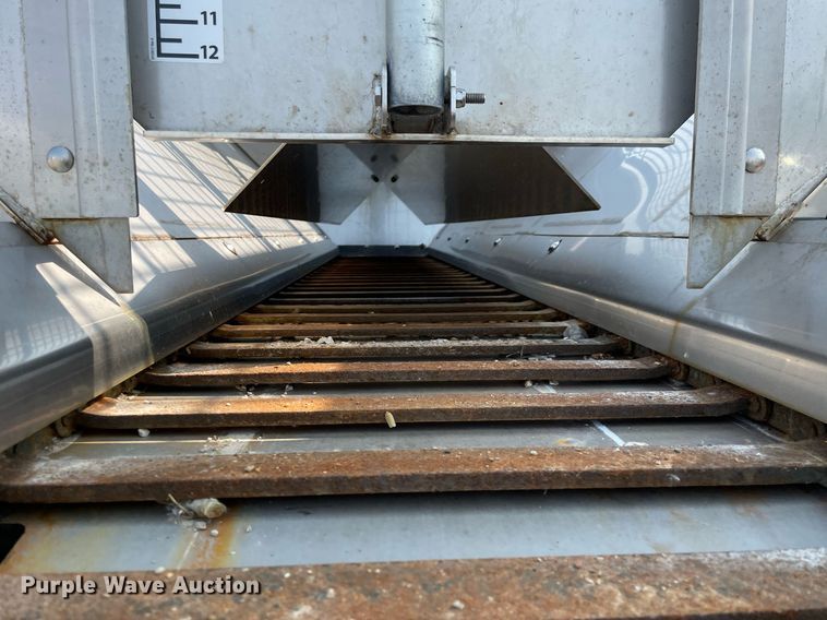 image for item DS8806 2009 International DuraStar 4300  spreader truck