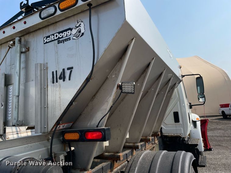 image for item DS8806 2009 International DuraStar 4300  spreader truck