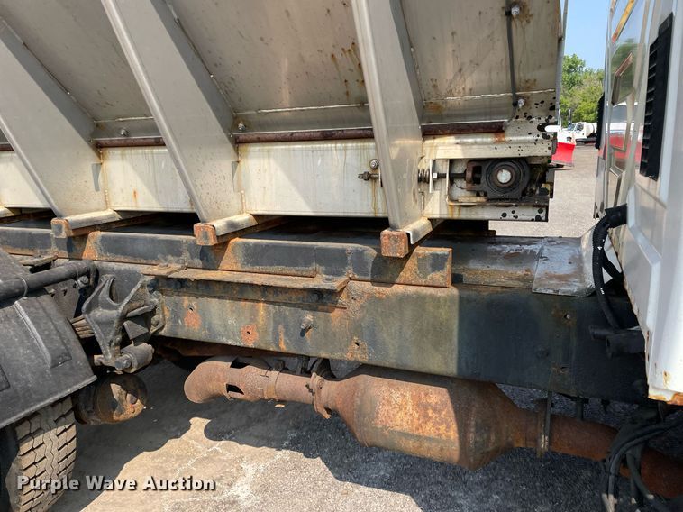 image for item DS8806 2009 International DuraStar 4300  spreader truck
