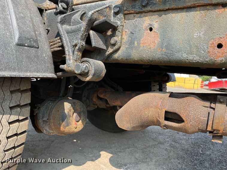 image for item DS8806 2009 International DuraStar 4300  spreader truck