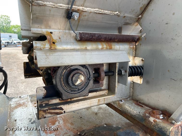 image for item DS8806 2009 International DuraStar 4300  spreader truck