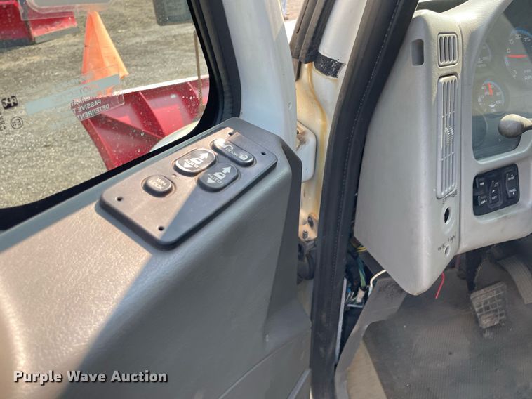 image for item DS8806 2009 International DuraStar 4300  spreader truck