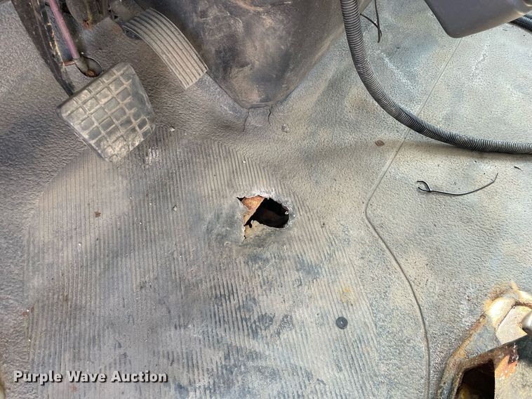 image for item DS8806 2009 International DuraStar 4300  spreader truck