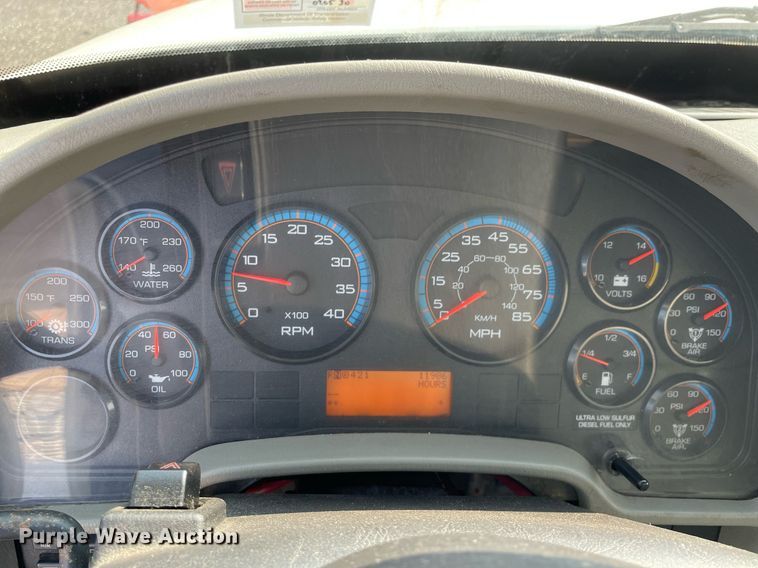 image for item DS8806 2009 International DuraStar 4300  spreader truck