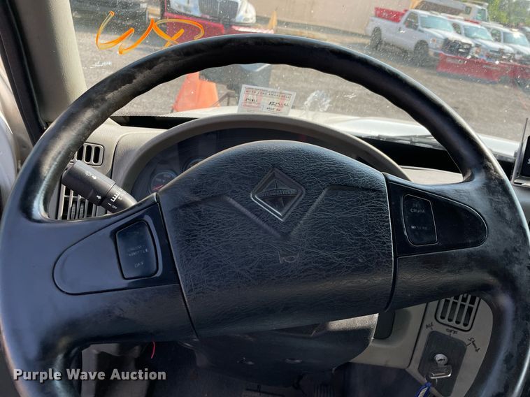 image for item DS8806 2009 International DuraStar 4300  spreader truck