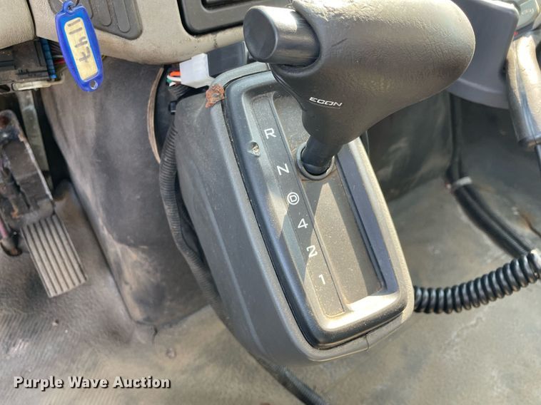 image for item DS8806 2009 International DuraStar 4300  spreader truck