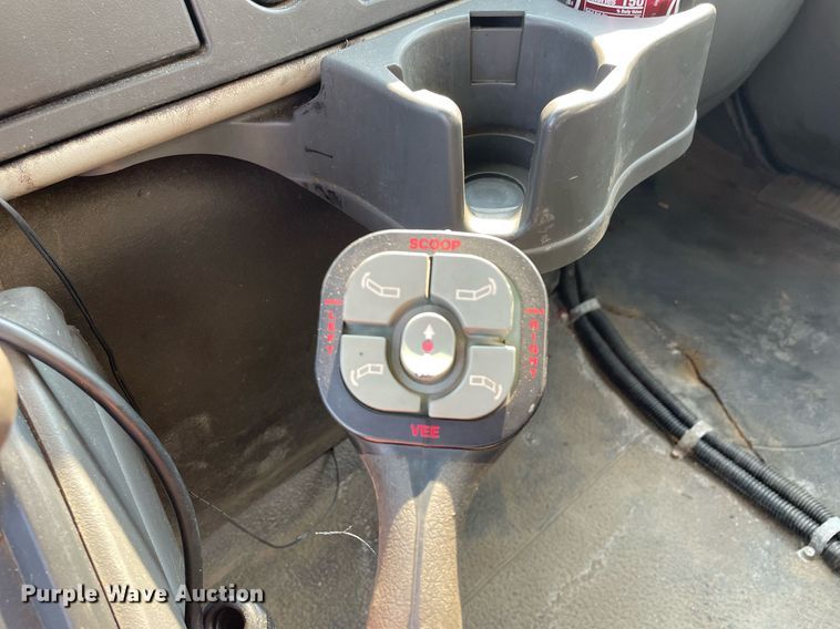 image for item DS8806 2009 International DuraStar 4300  spreader truck