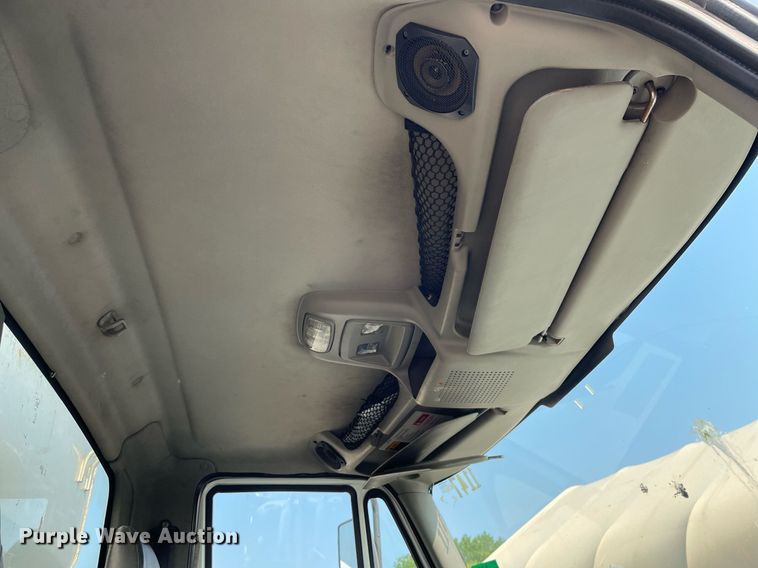 image for item DS8806 2009 International DuraStar 4300  spreader truck