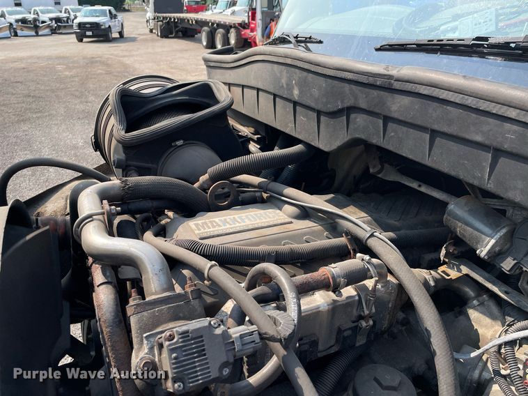 image for item DS8806 2009 International DuraStar 4300  spreader truck