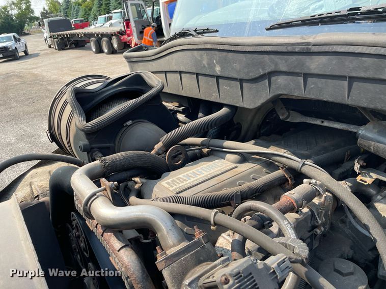 image for item DS8806 2009 International DuraStar 4300  spreader truck