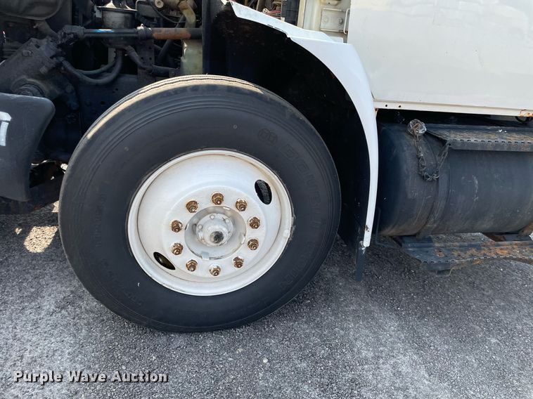 image for item DS8806 2009 International DuraStar 4300  spreader truck