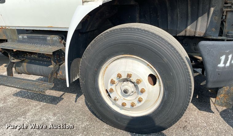 image for item DS8806 2009 International DuraStar 4300  spreader truck