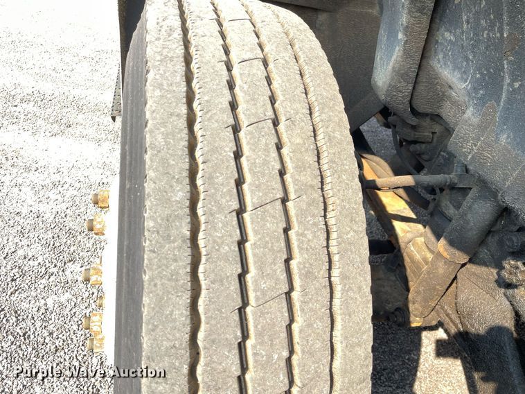 image for item DS8806 2009 International DuraStar 4300  spreader truck