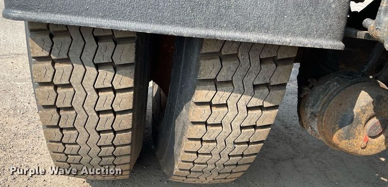 image for item DS8806 2009 International DuraStar 4300  spreader truck