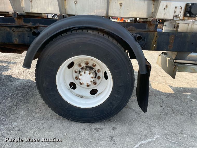 image for item DS8806 2009 International DuraStar 4300  spreader truck