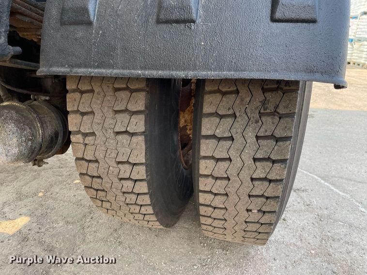 image for item DS8806 2009 International DuraStar 4300  spreader truck