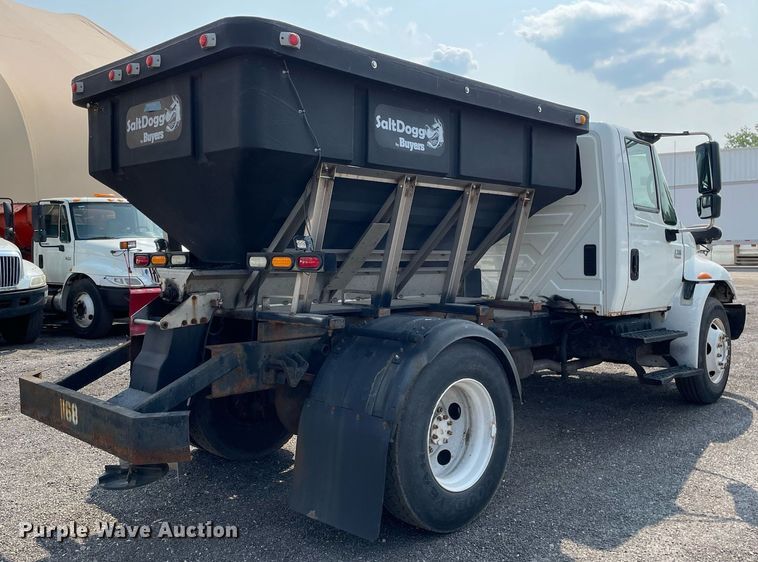 image for item DS8807 2006 International 4300  spreader truck