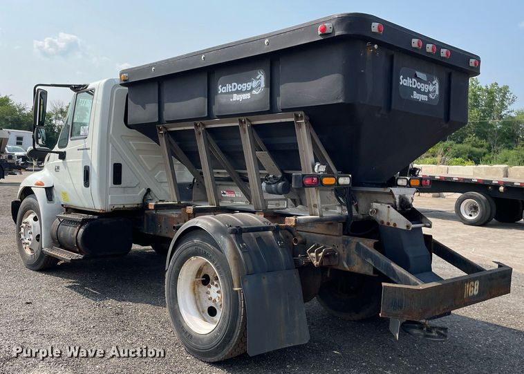 image for item DS8807 2006 International 4300  spreader truck