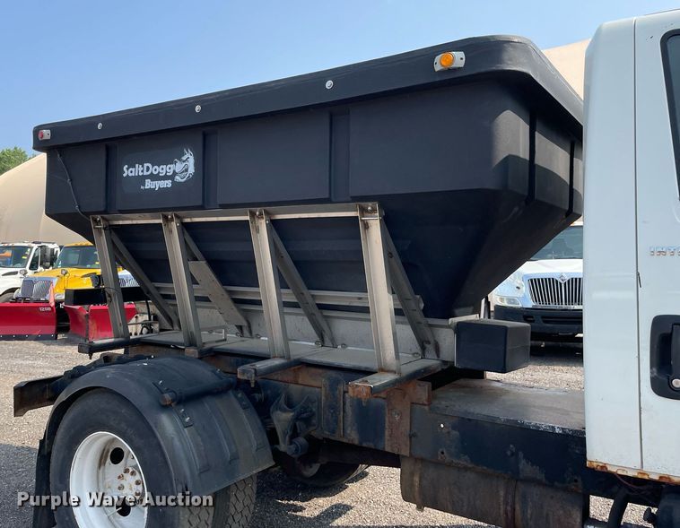 image for item DS8807 2006 International 4300  spreader truck