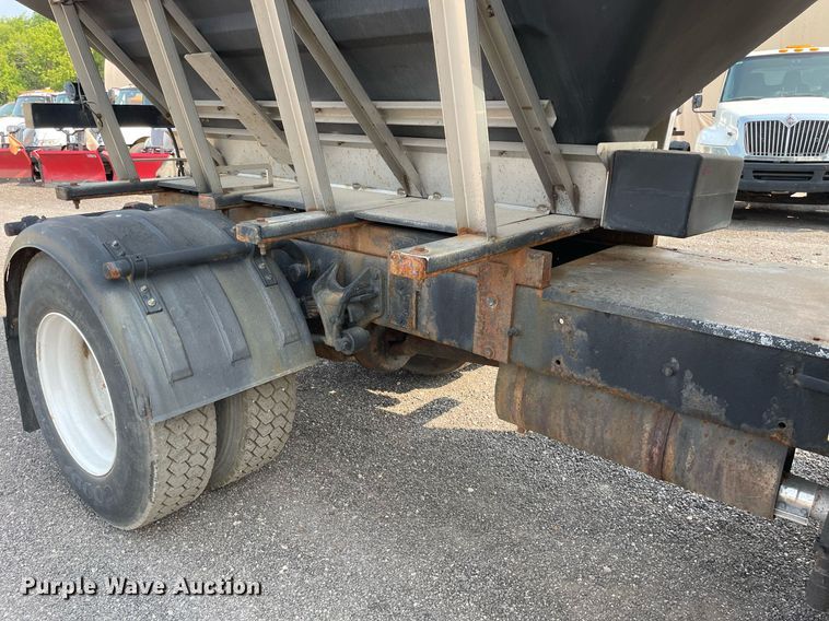 image for item DS8807 2006 International 4300  spreader truck