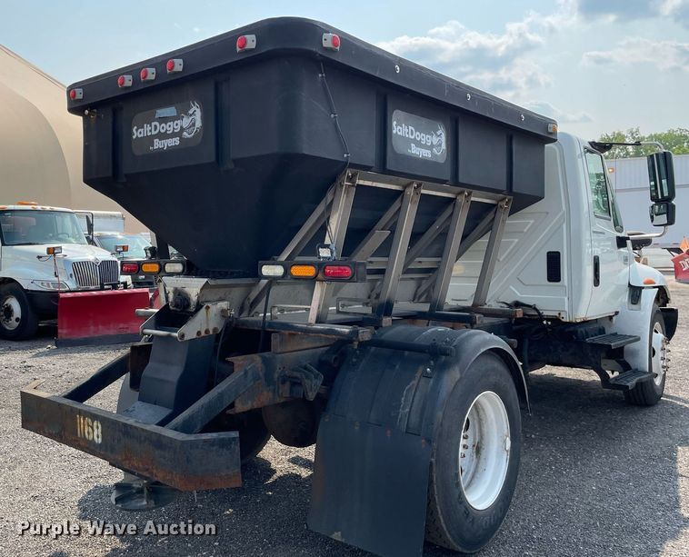 image for item DS8807 2006 International 4300  spreader truck