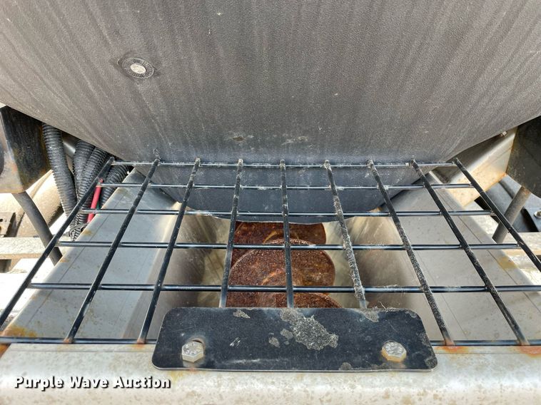 image for item DS8807 2006 International 4300  spreader truck