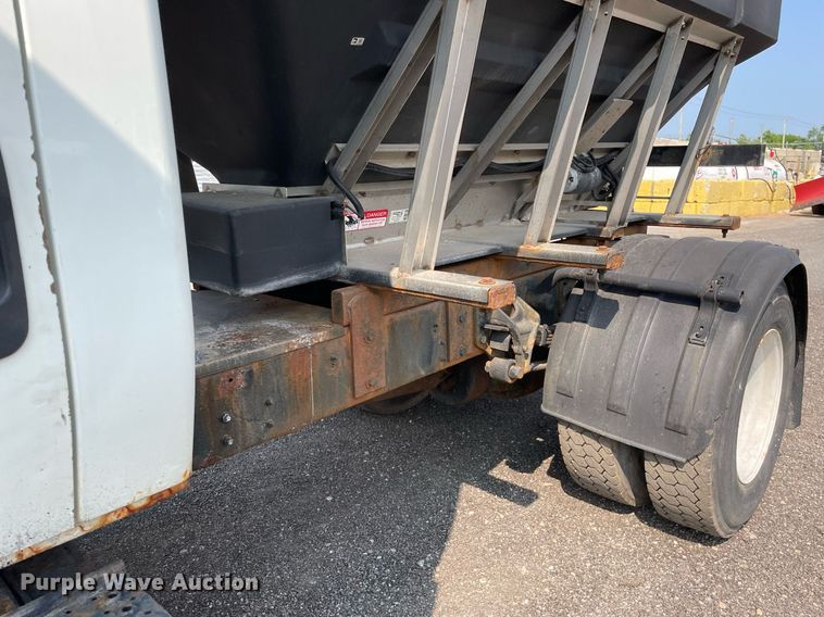 image for item DS8807 2006 International 4300  spreader truck