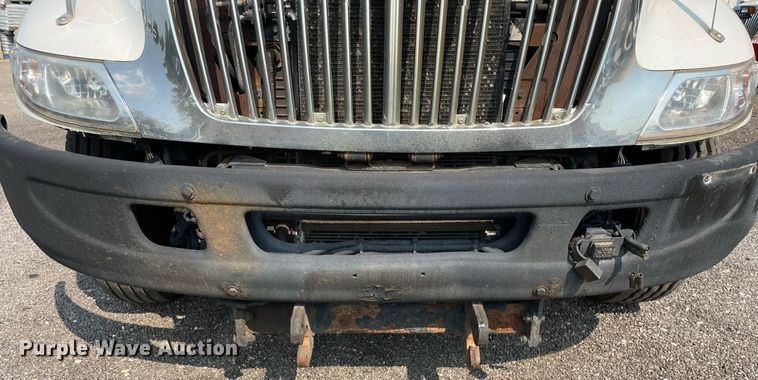 image for item DS8807 2006 International 4300  spreader truck