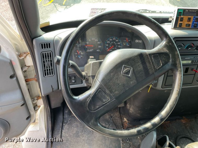 image for item DS8807 2006 International 4300  spreader truck