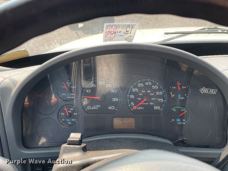 image for item DS8807 2006 International 4300  spreader truck