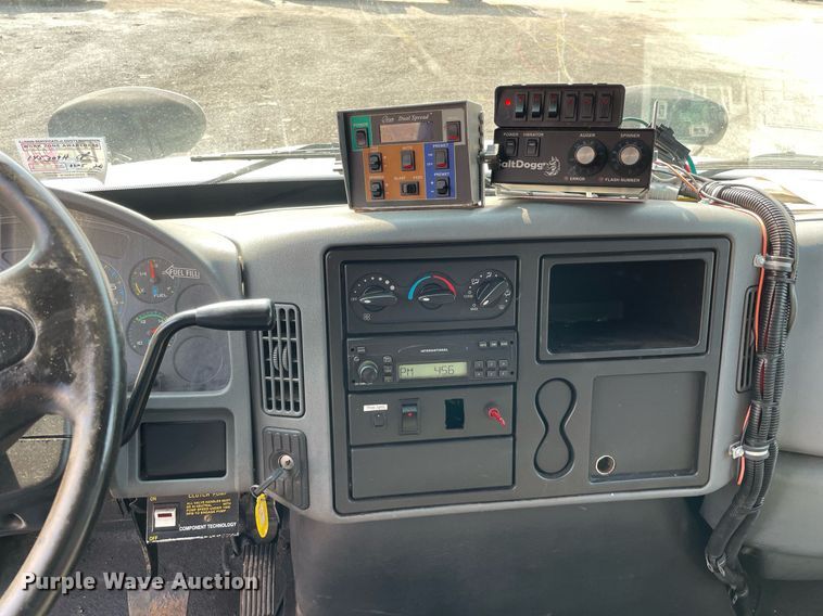 image for item DS8807 2006 International 4300  spreader truck