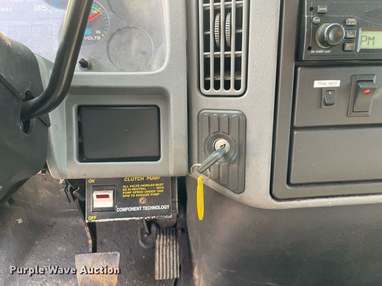 image for item DS8807 2006 International 4300  spreader truck