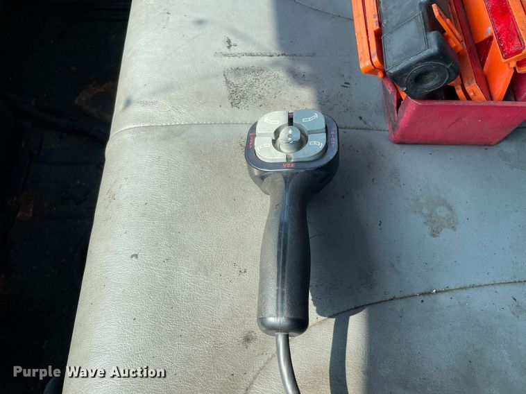 image for item DS8807 2006 International 4300  spreader truck