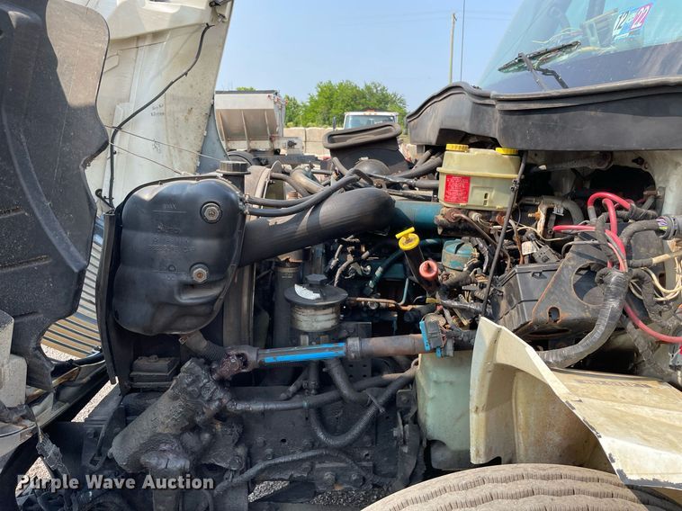 image for item DS8807 2006 International 4300  spreader truck