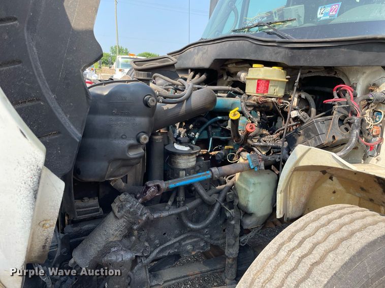 image for item DS8807 2006 International 4300  spreader truck